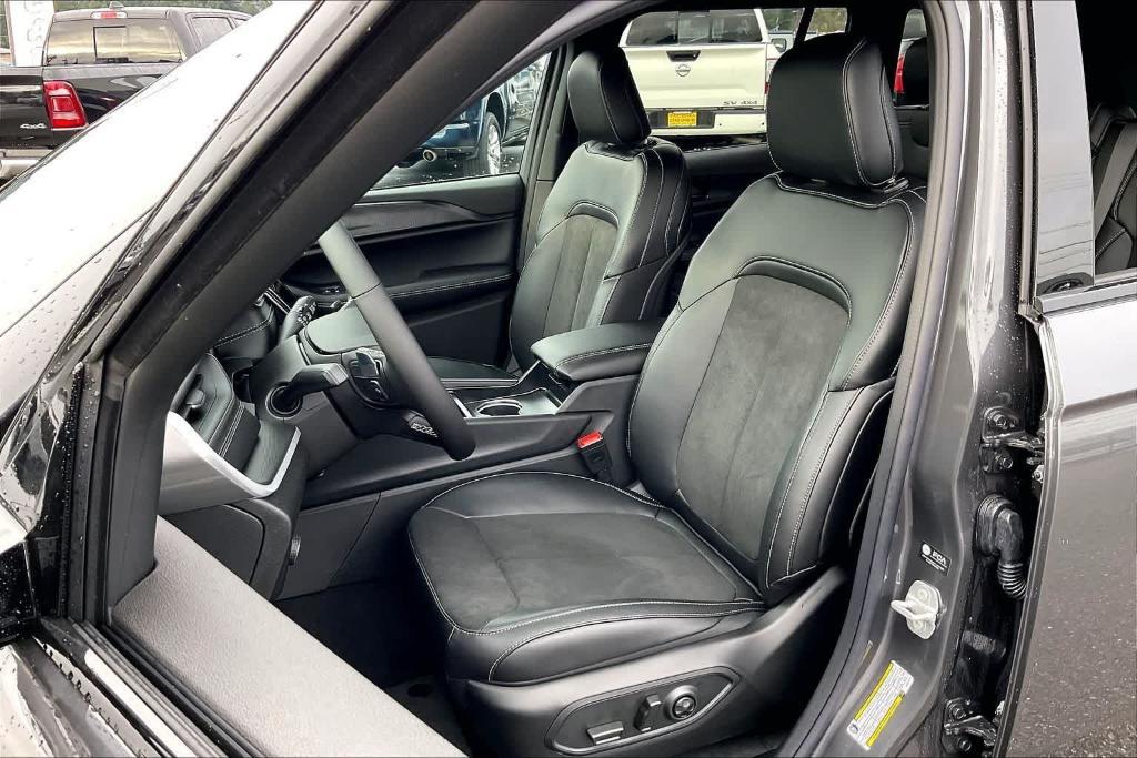 new 2025 Jeep Grand Cherokee car, priced at $42,850