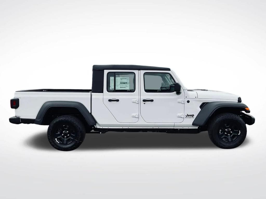 new 2026 Jeep Gladiator car, priced at $39,495