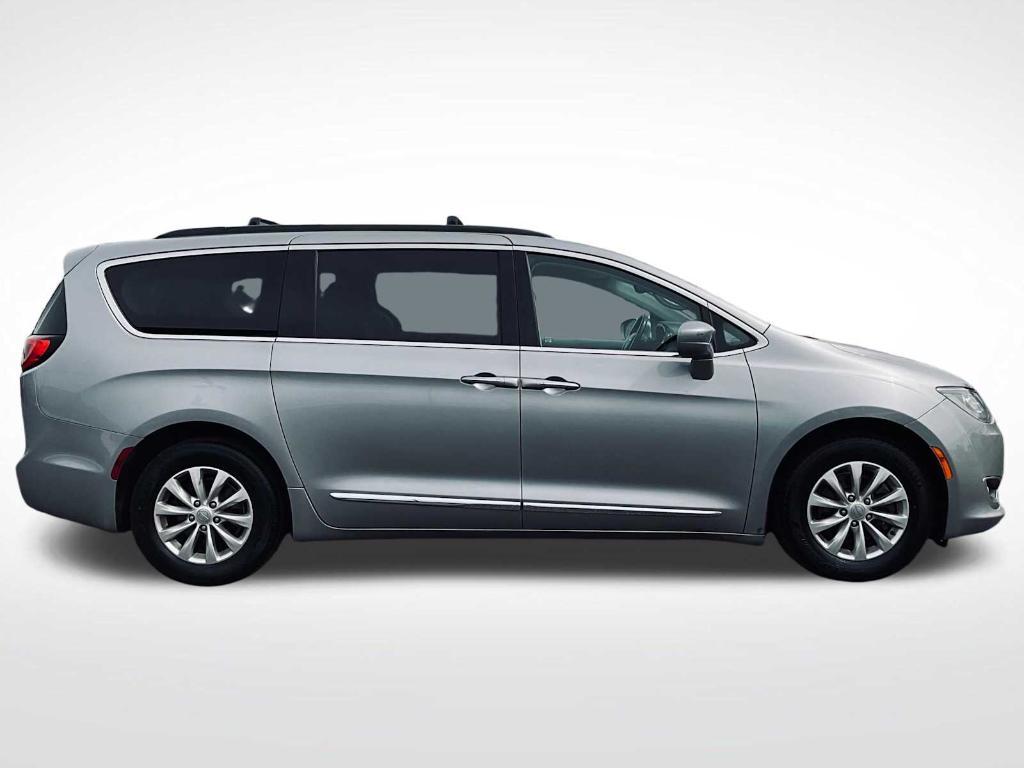used 2017 Chrysler Pacifica car, priced at $12,997