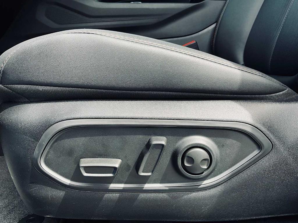 new 2026 Jeep Cherokee car, priced at $41,685