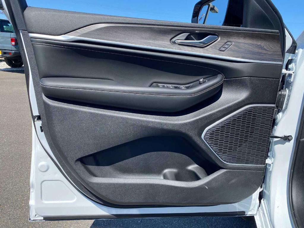 new 2026 Jeep Grand Cherokee L car, priced at $51,635