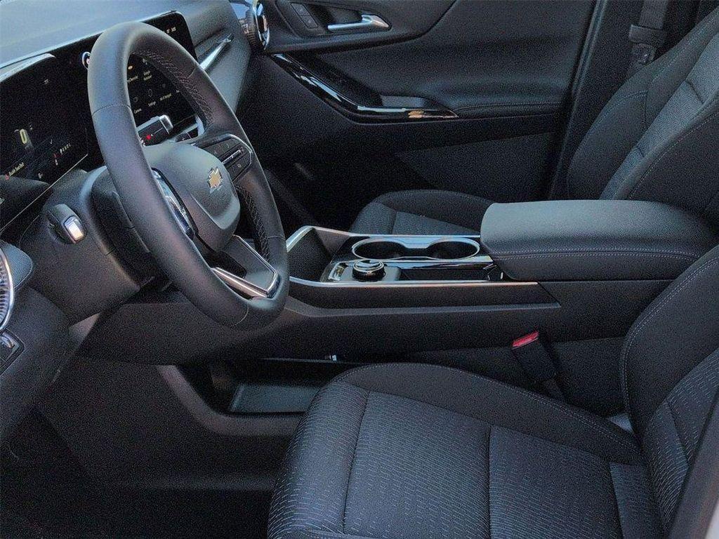 new 2026 Chevrolet Equinox car, priced at $28,330