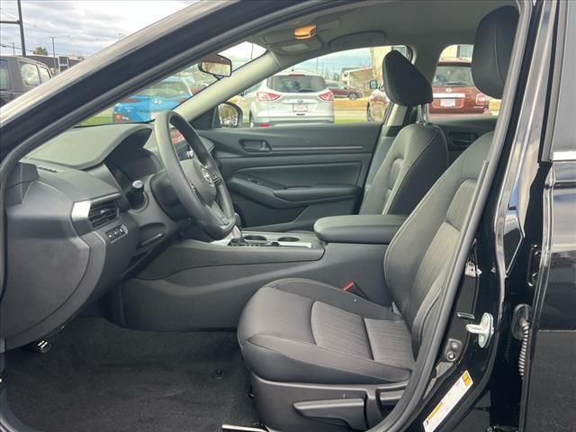 new 2025 Nissan Altima car