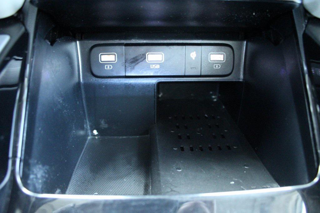 used 2023 Kia Sorento Hybrid car, priced at $31,900