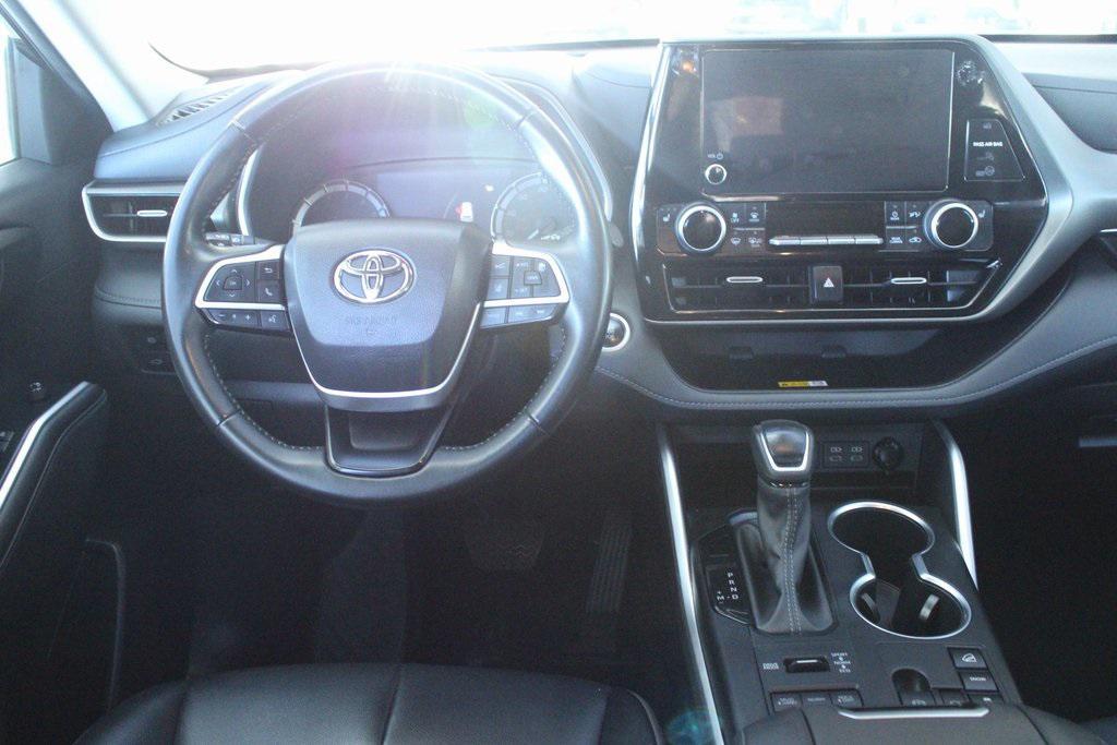 used 2024 Toyota Highlander car, priced at $39,500