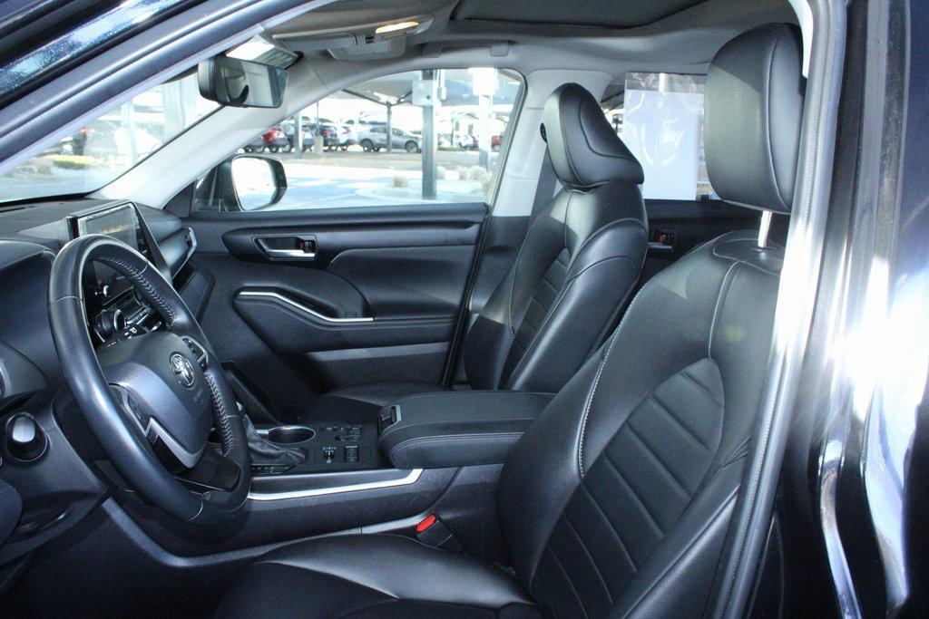 used 2024 Toyota Highlander car, priced at $39,500