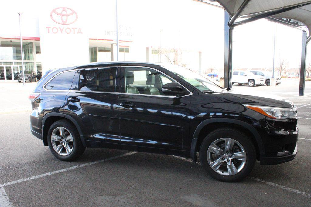 used 2015 Toyota Highlander car, priced at $18,900