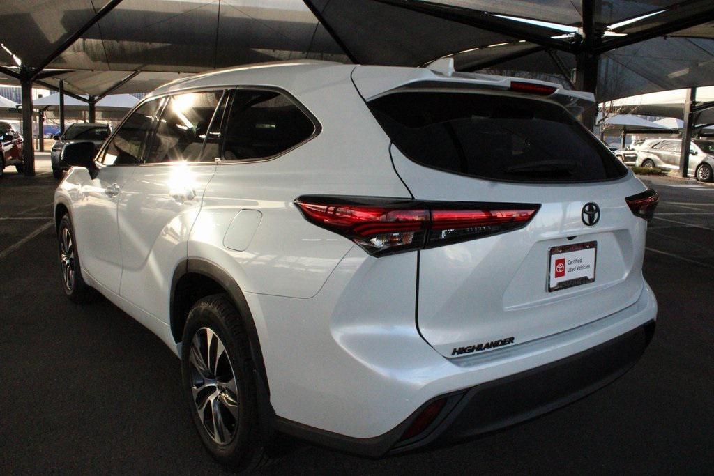 used 2022 Toyota Highlander car, priced at $30,900