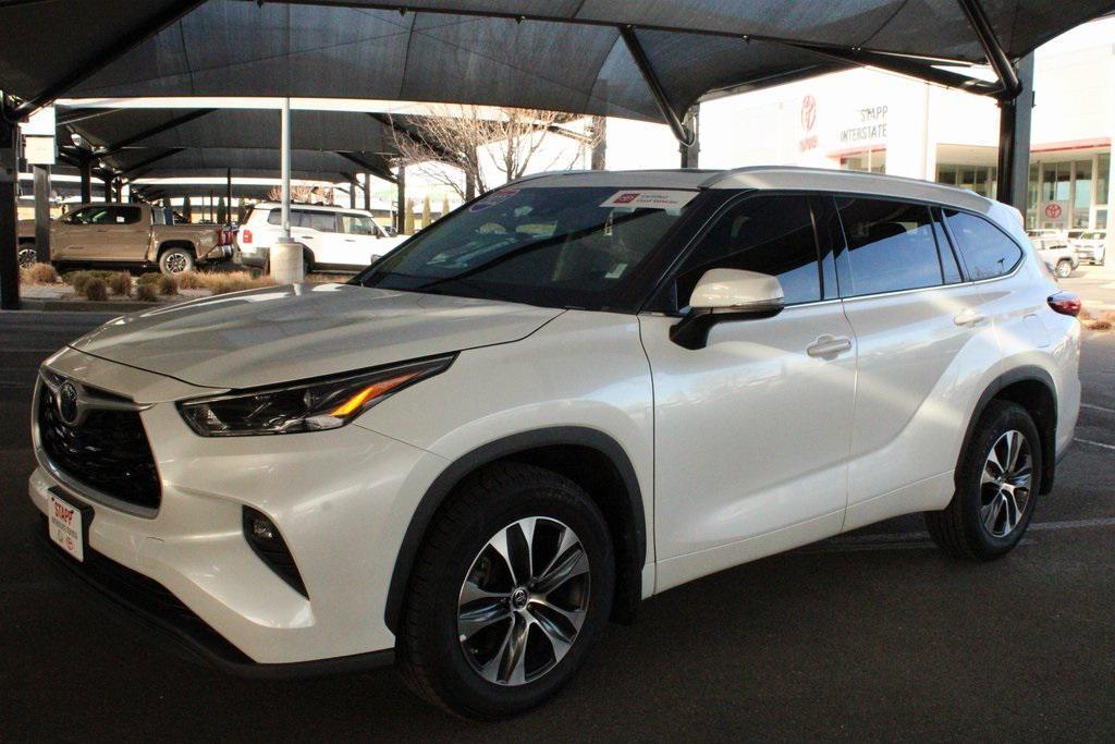 used 2022 Toyota Highlander car, priced at $30,900