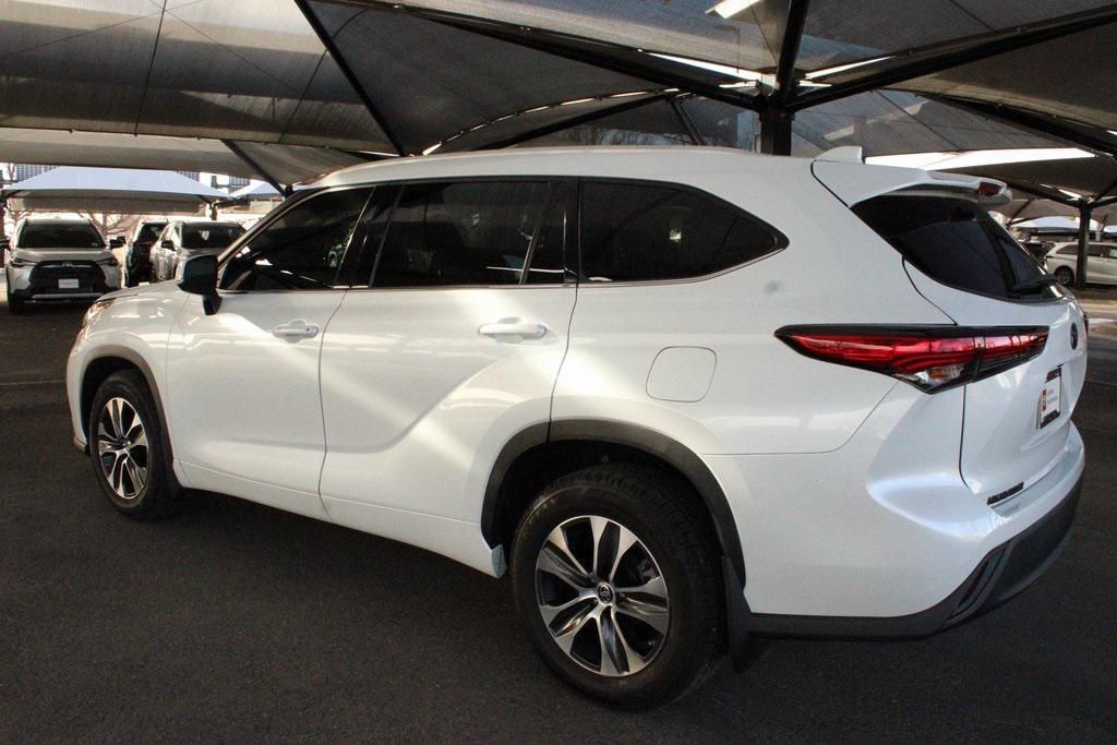 used 2022 Toyota Highlander car, priced at $30,900