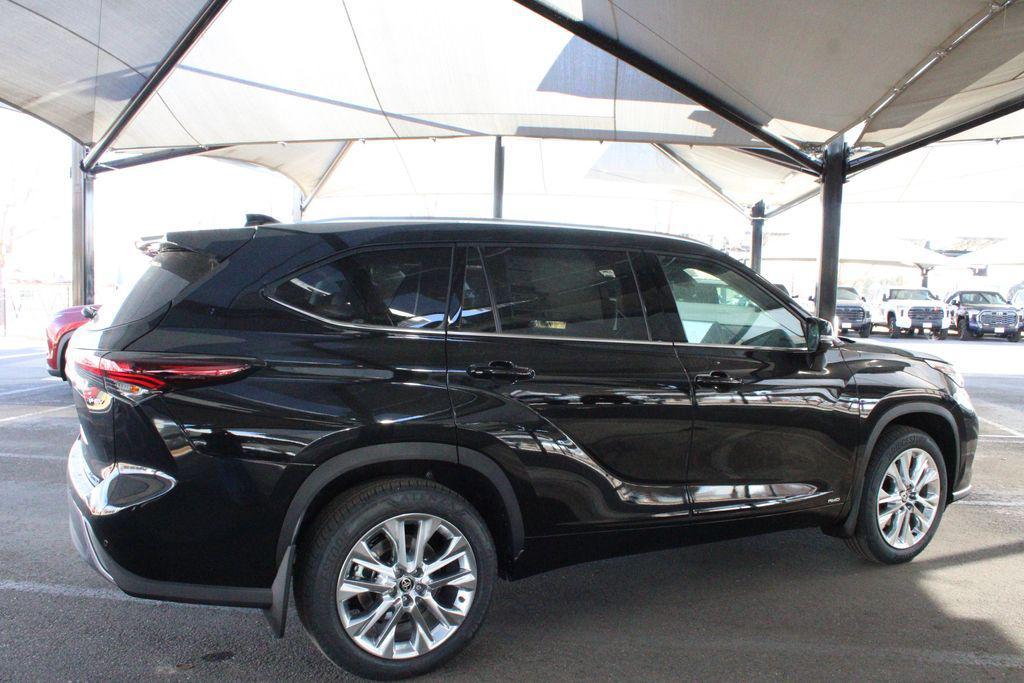 new 2026 Toyota Highlander Hybrid car, priced at $56,023