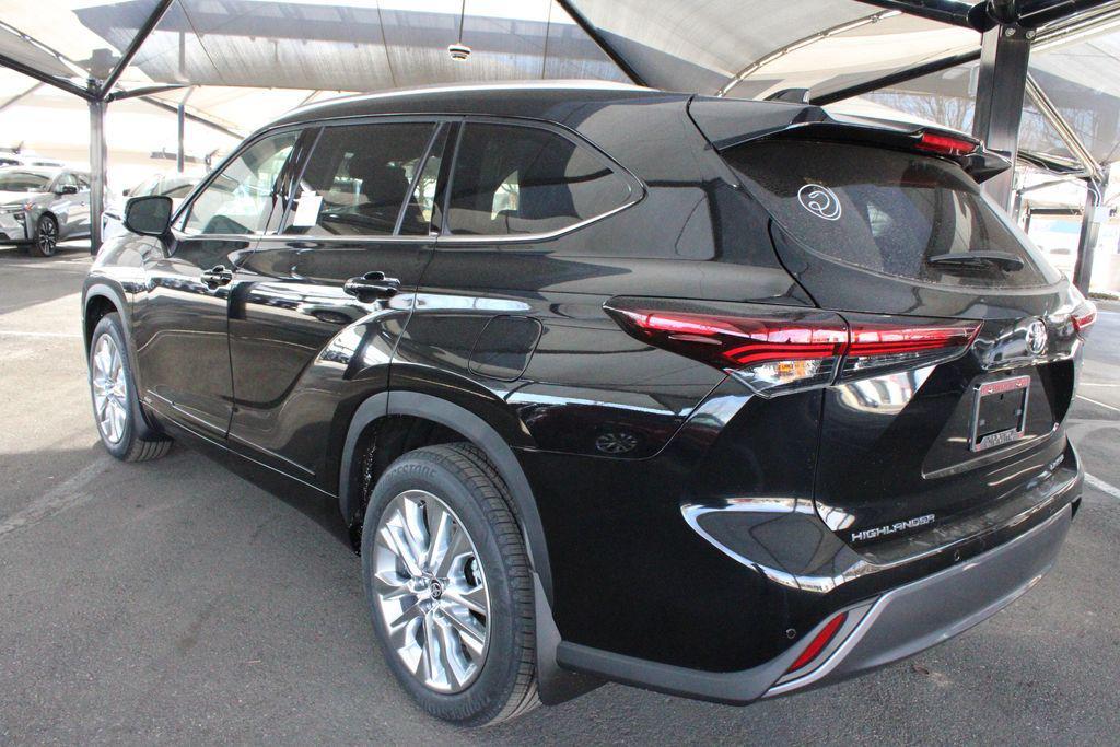 new 2026 Toyota Highlander Hybrid car, priced at $56,023