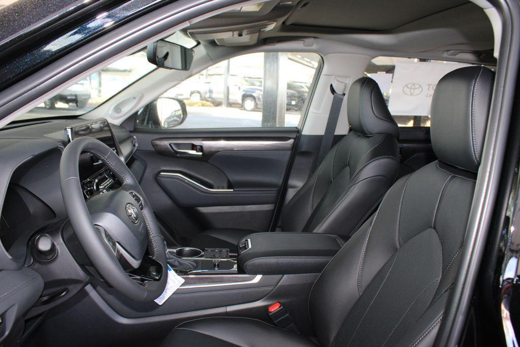 new 2026 Toyota Highlander Hybrid car, priced at $56,023