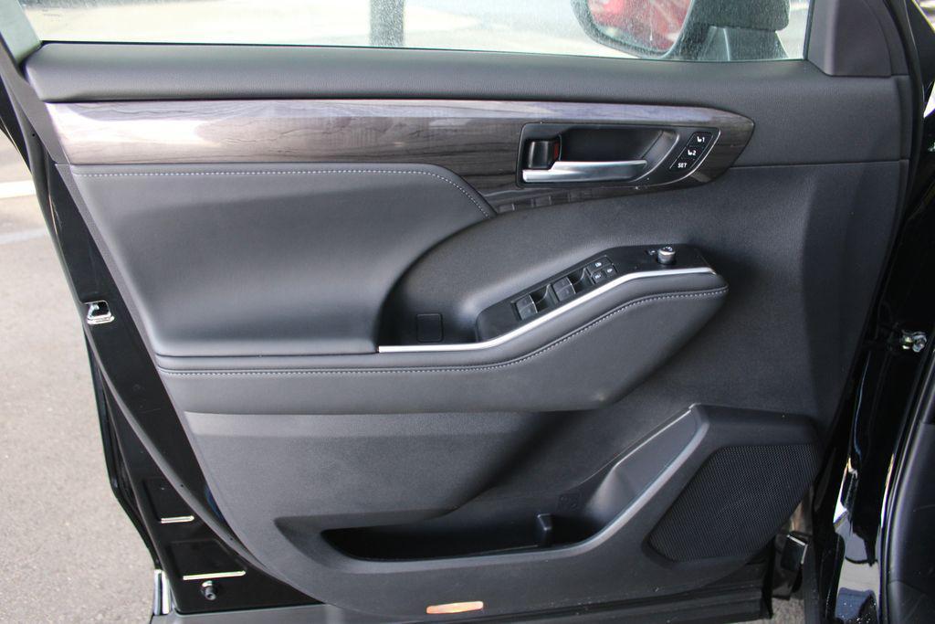 new 2026 Toyota Highlander Hybrid car, priced at $56,023