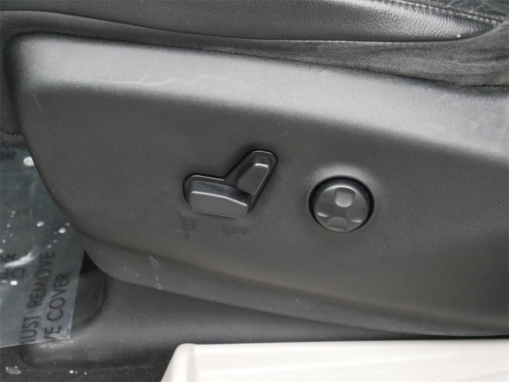 used 2017 Chrysler Pacifica car, priced at $9,999