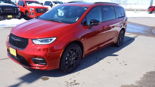 used 2025 Chrysler Pacifica car, priced at $44,995