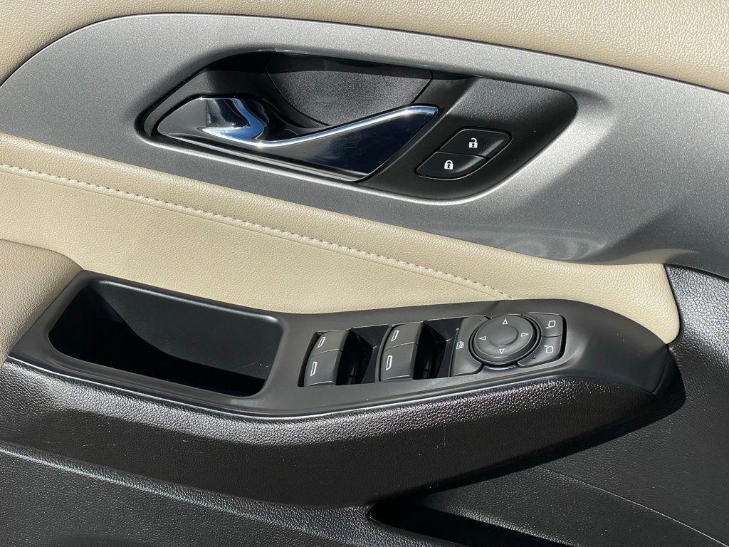 used 2022 Chevrolet Traverse car, priced at $23,152