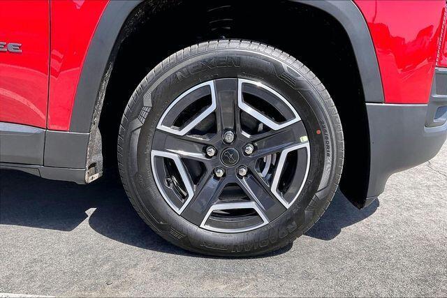 new 2026 Jeep Cherokee car, priced at $40,995