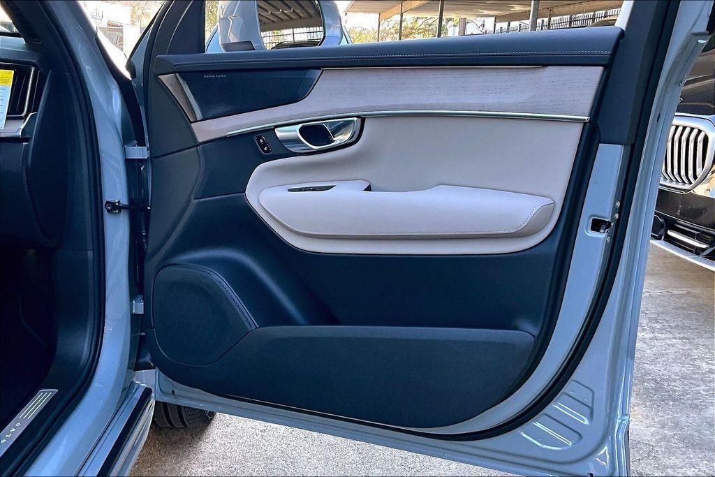 new 2026 Volvo XC90 Plug-In Hybrid car, priced at $76,945