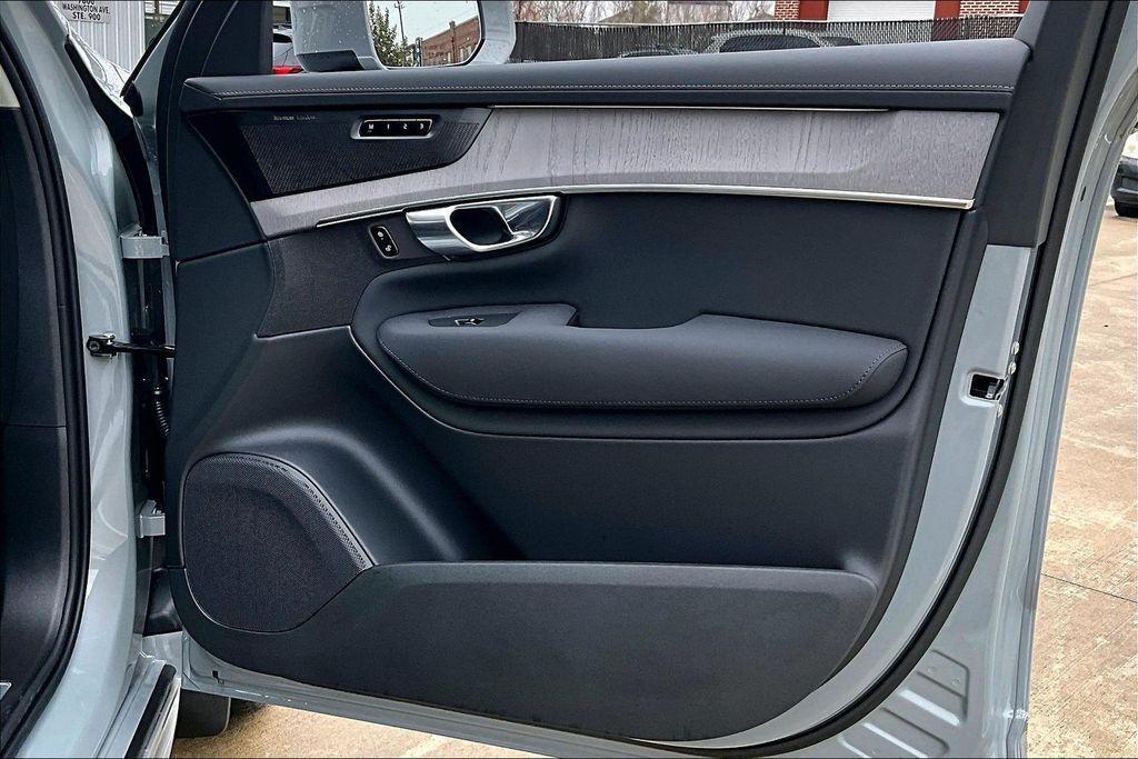 new 2026 Volvo XC90 car, priced at $75,430