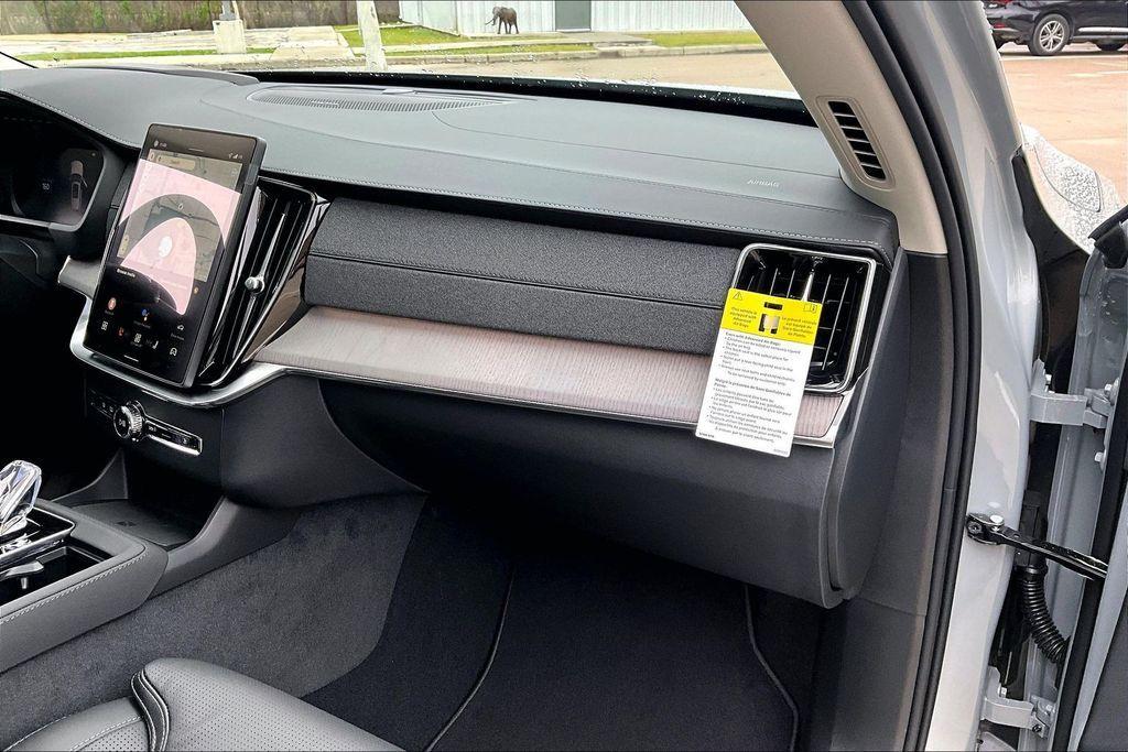 new 2026 Volvo XC90 car, priced at $75,430