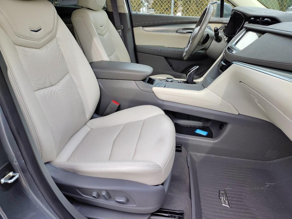 used 2020 Cadillac XT5 car, priced at $19,372