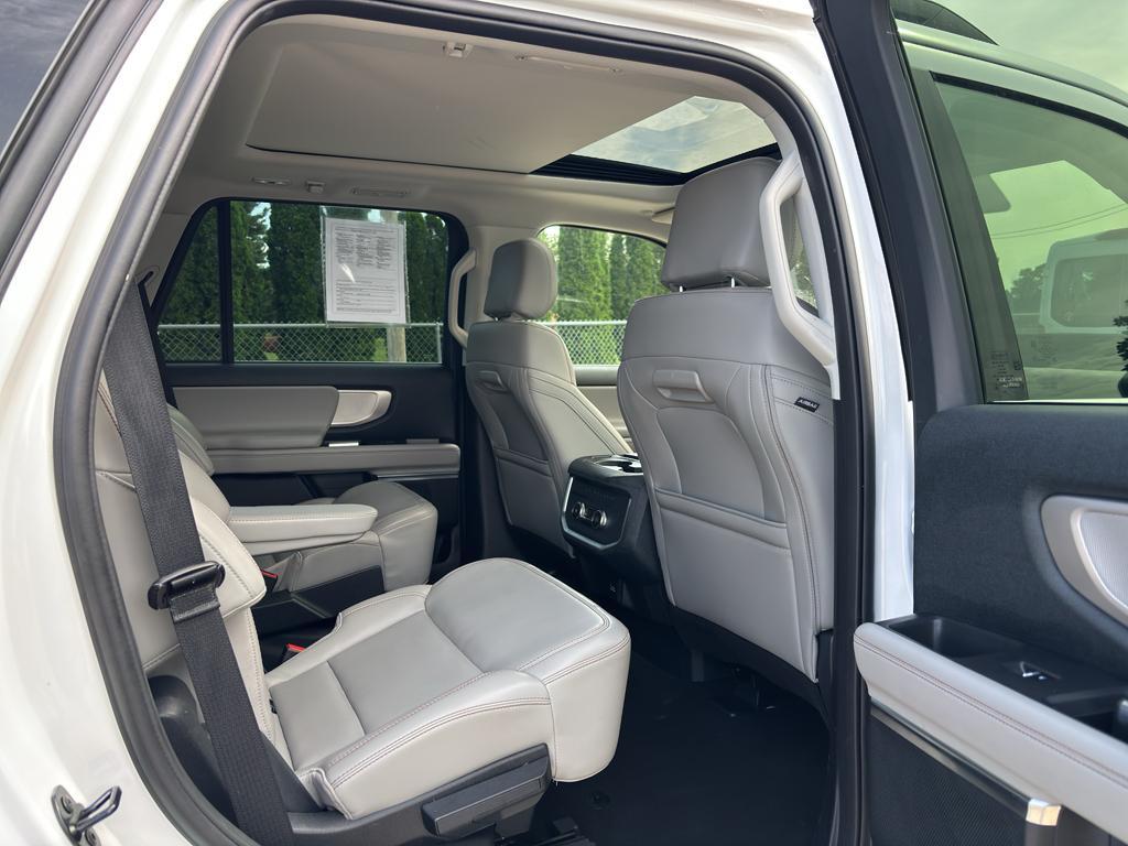 used 2025 Ford Expedition car, priced at $59,995