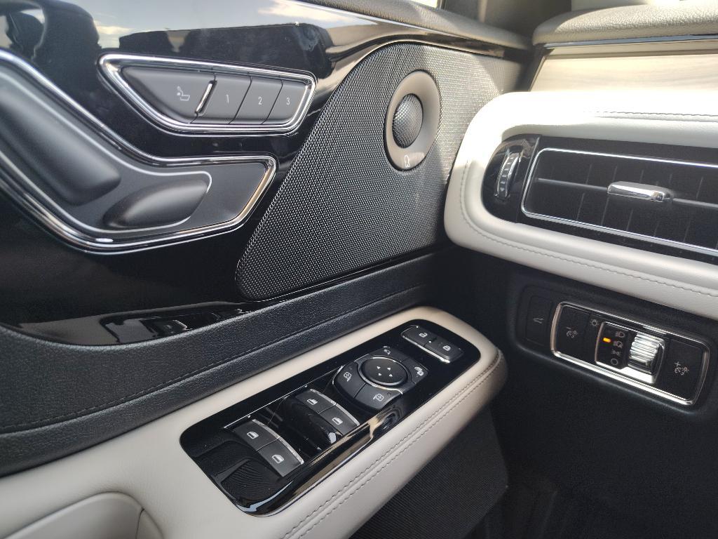 new 2025 Lincoln Aviator car, priced at $77,165