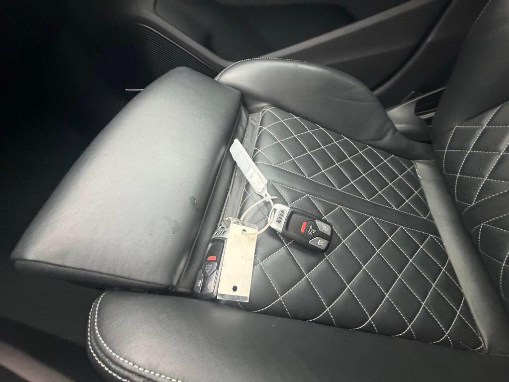 Audi S4 view 22