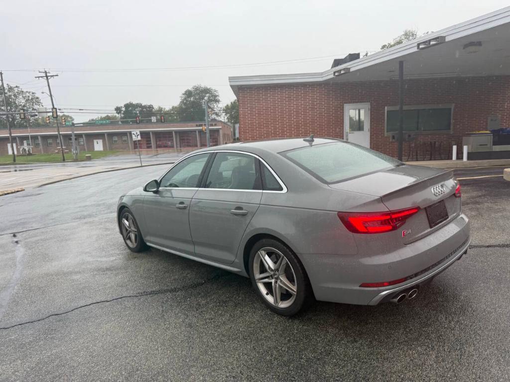 Audi S4 view 11