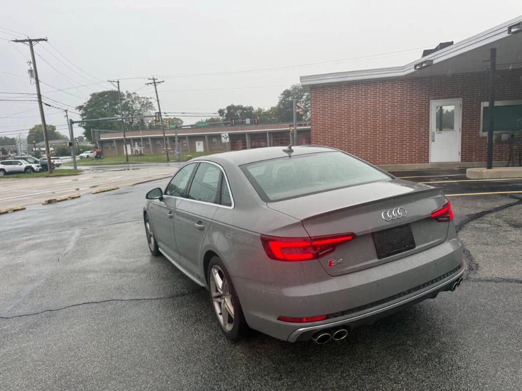 Audi S4 view 9