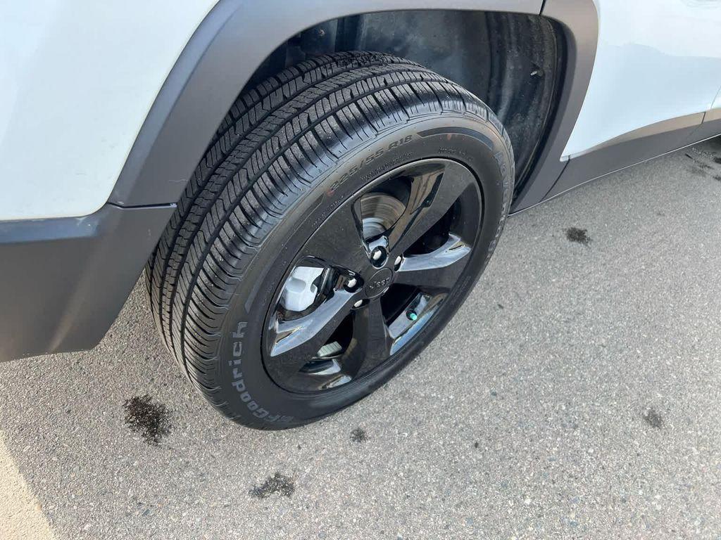 used 2020 Jeep Cherokee car, priced at $16,669