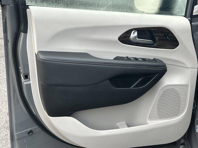 used 2024 Chrysler Pacifica car, priced at $39,491
