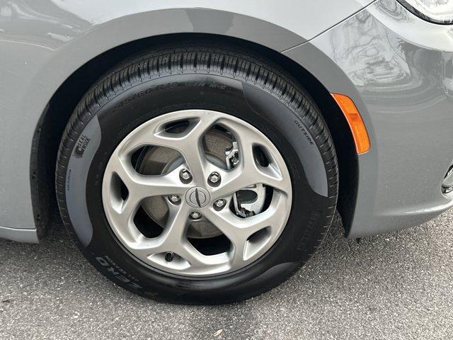 used 2024 Chrysler Pacifica car, priced at $39,491