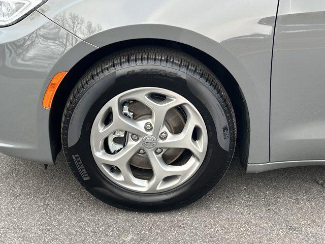 used 2024 Chrysler Pacifica car, priced at $39,491