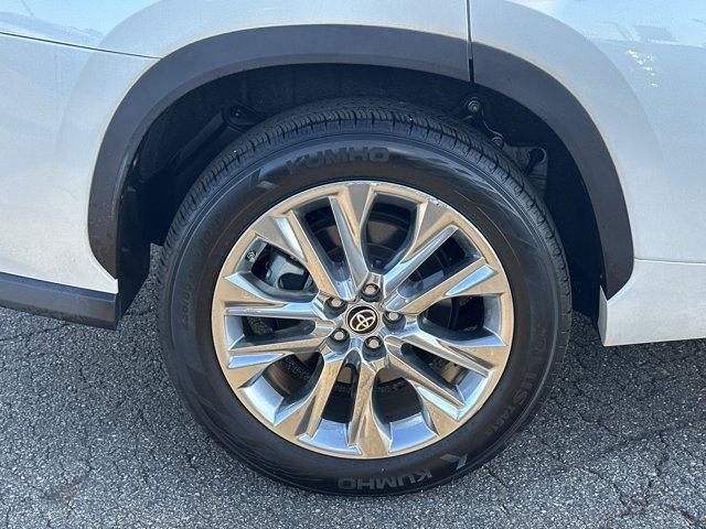 used 2023 Toyota Highlander car, priced at $38,491