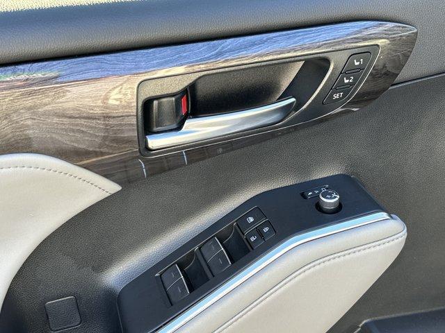 used 2023 Toyota Highlander car, priced at $38,491