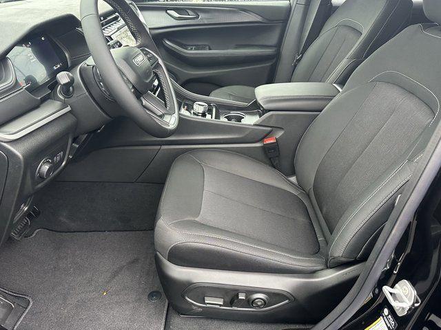 new 2025 Jeep Grand Cherokee car, priced at $30,225