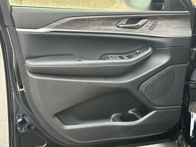 new 2025 Jeep Grand Cherokee L car, priced at $41,335