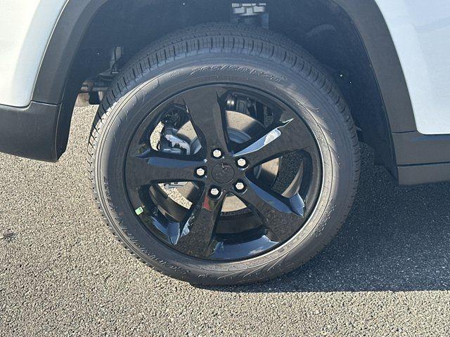 new 2025 Jeep Grand Cherokee car, priced at $39,915