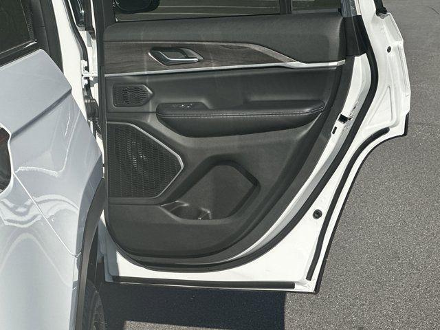 new 2025 Jeep Grand Cherokee car, priced at $39,915