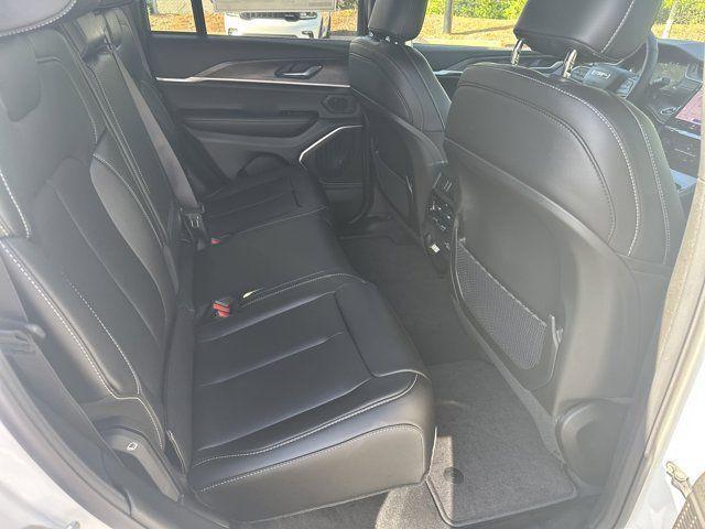 new 2025 Jeep Grand Cherokee car, priced at $39,915