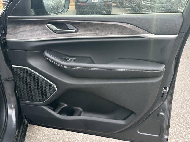 new 2026 Jeep Grand Cherokee car, priced at $45,505