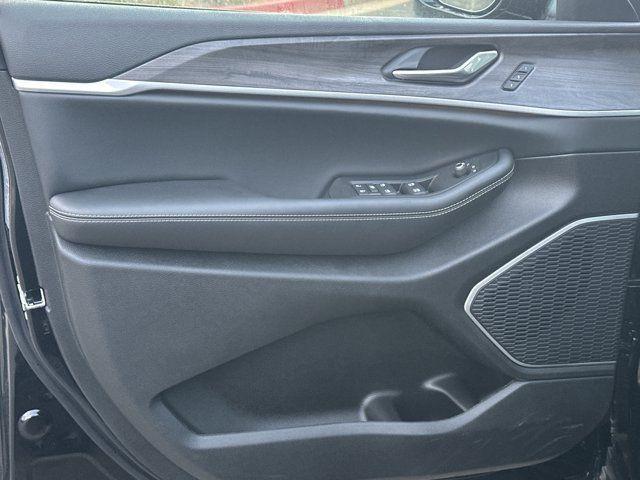 new 2026 Jeep Grand Cherokee car, priced at $47,505