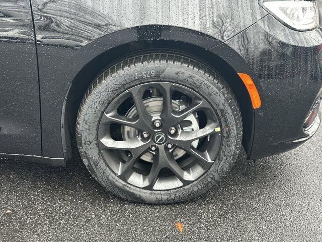 new 2026 Chrysler Pacifica car, priced at $45,390