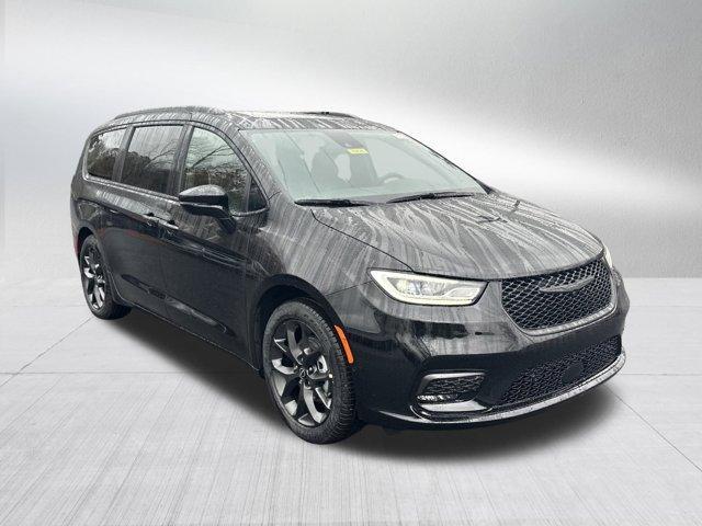 new 2026 Chrysler Pacifica car, priced at $45,390