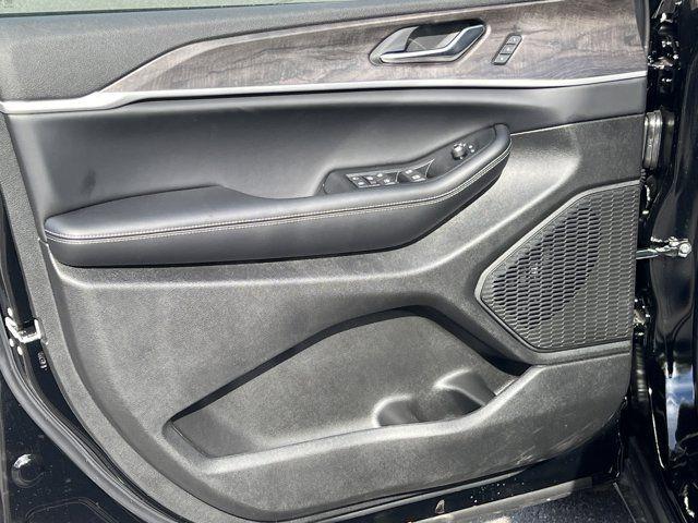 new 2025 Jeep Grand Cherokee car, priced at $37,010