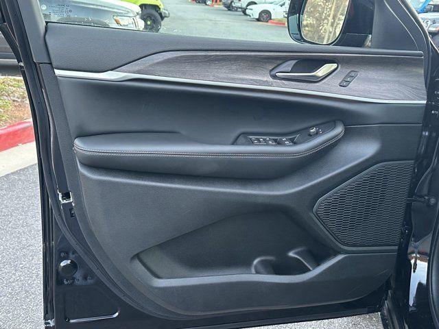 new 2025 Jeep Grand Cherokee car, priced at $44,980