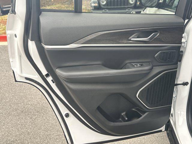 new 2026 Jeep Grand Cherokee car, priced at $43,985