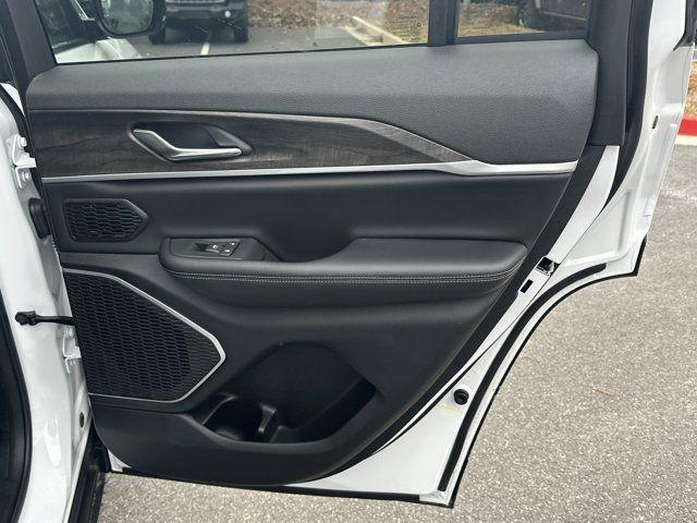 new 2026 Jeep Grand Cherokee car, priced at $43,985